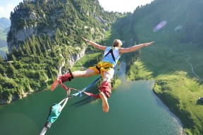 KAIYUN 中国大陆-中场压迫人数是否影响控球比与射门机会，中场控制